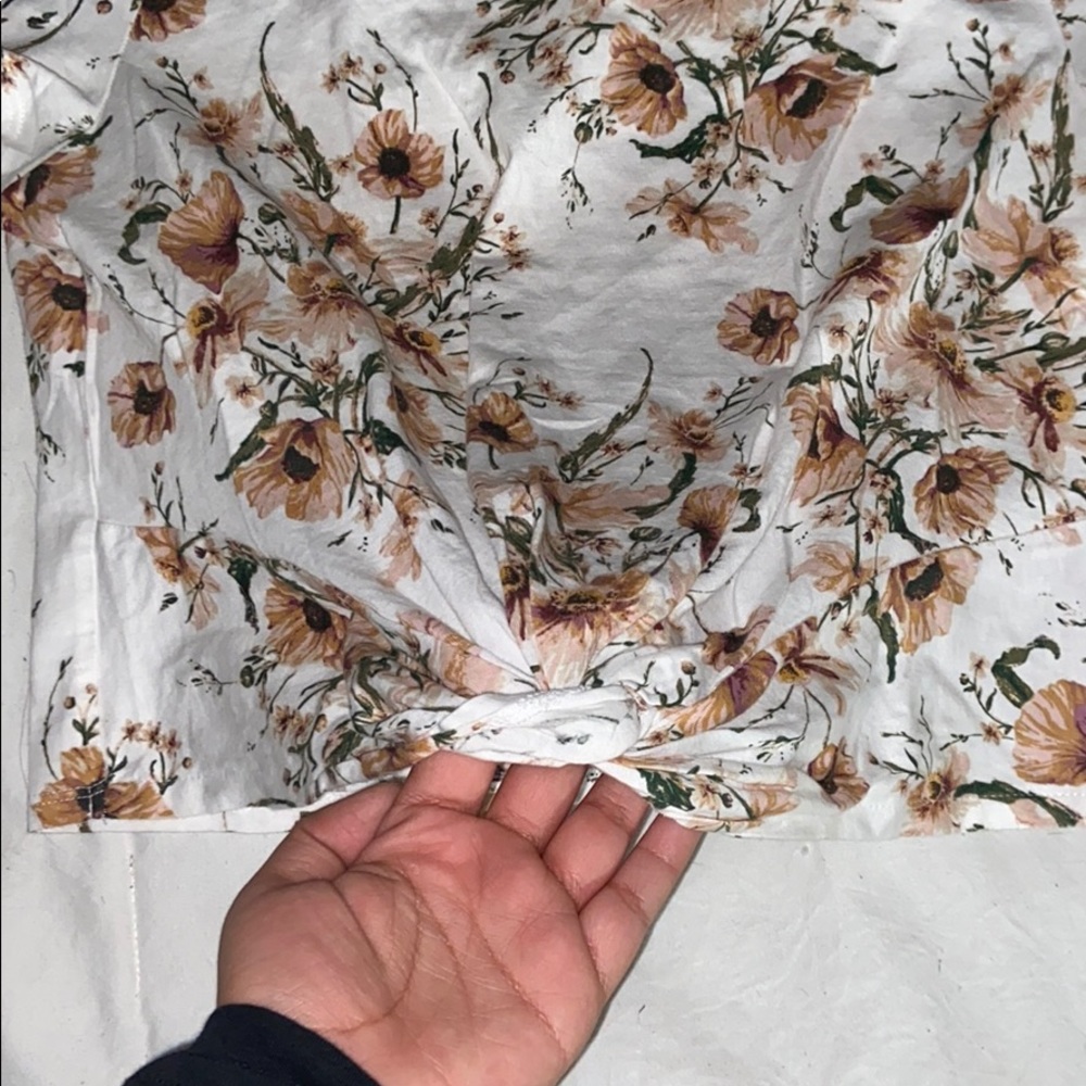Floral top - Picture 2 of 3